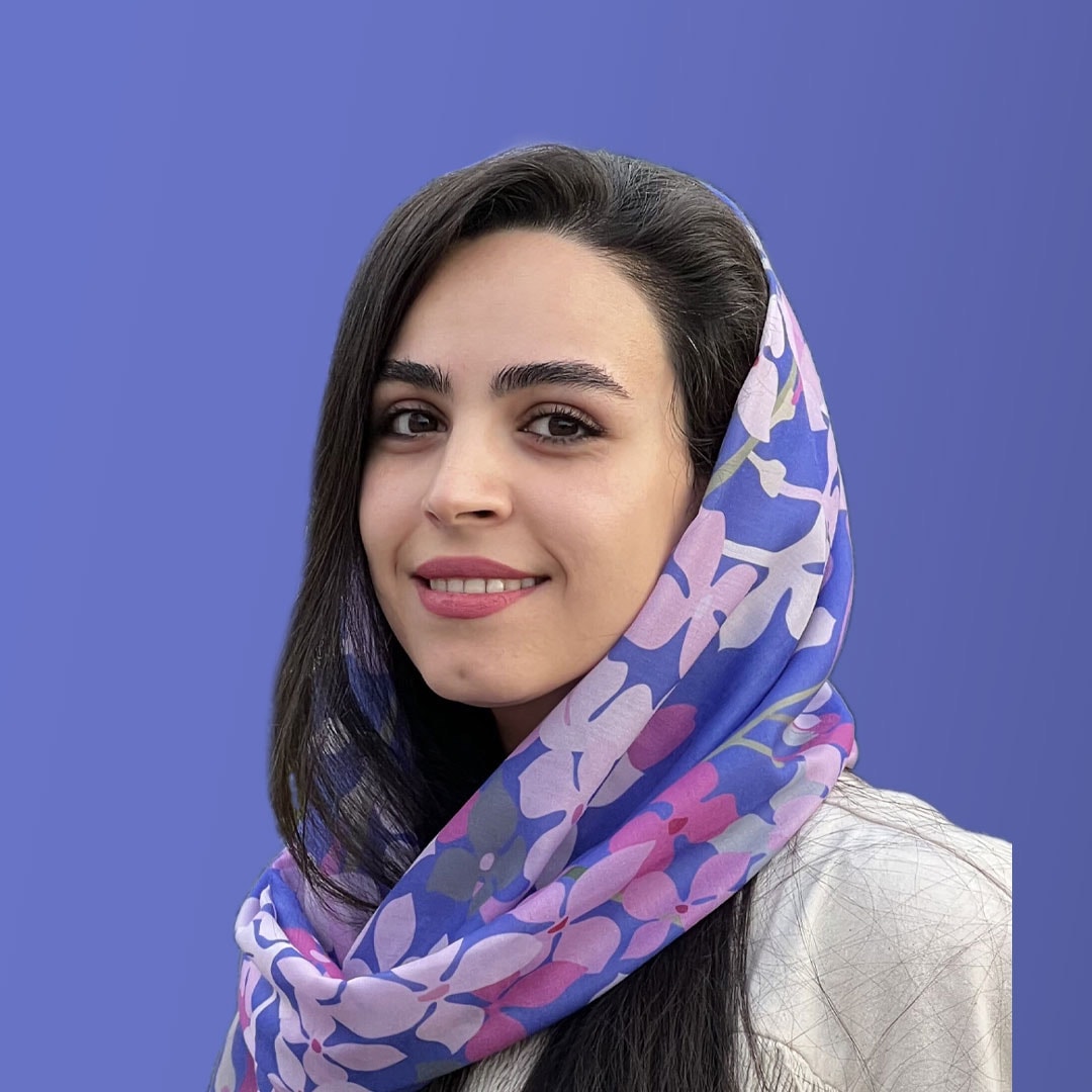 پرتره نیوشا دوشن، از مربیان همراه مدرسه ویسان